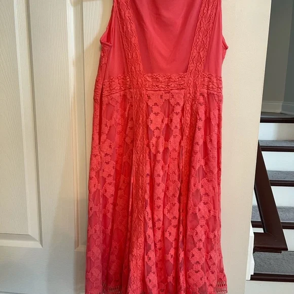 Sundance sleeveless lace dress with lining - Picture 2 of 3